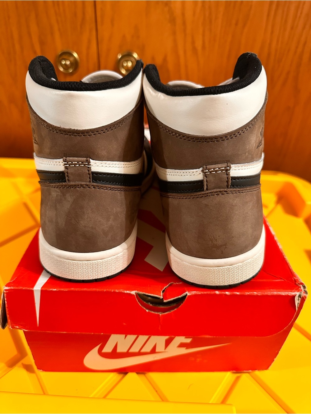 Nike Air Jordan 1 High Men's Dark Mocha Sneakers Size 9.5 men’s - Picture 9 of 12